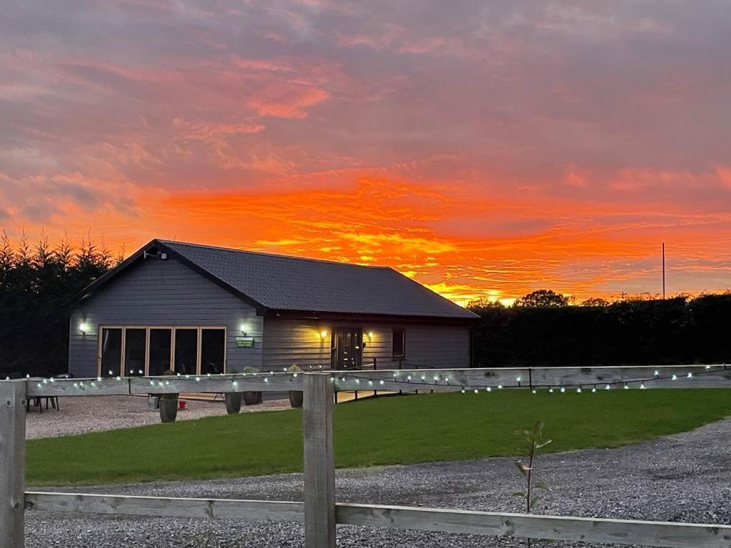 King Richard'S Luxury Lodge - Sleeps Up To 8 ,Dog Friendly ,Near Sherwood Forest At Fairview Farm In Nottingham Set In 88 Acres And Great For Groups,Family Gatherings,Corporate Events Luaran gambar