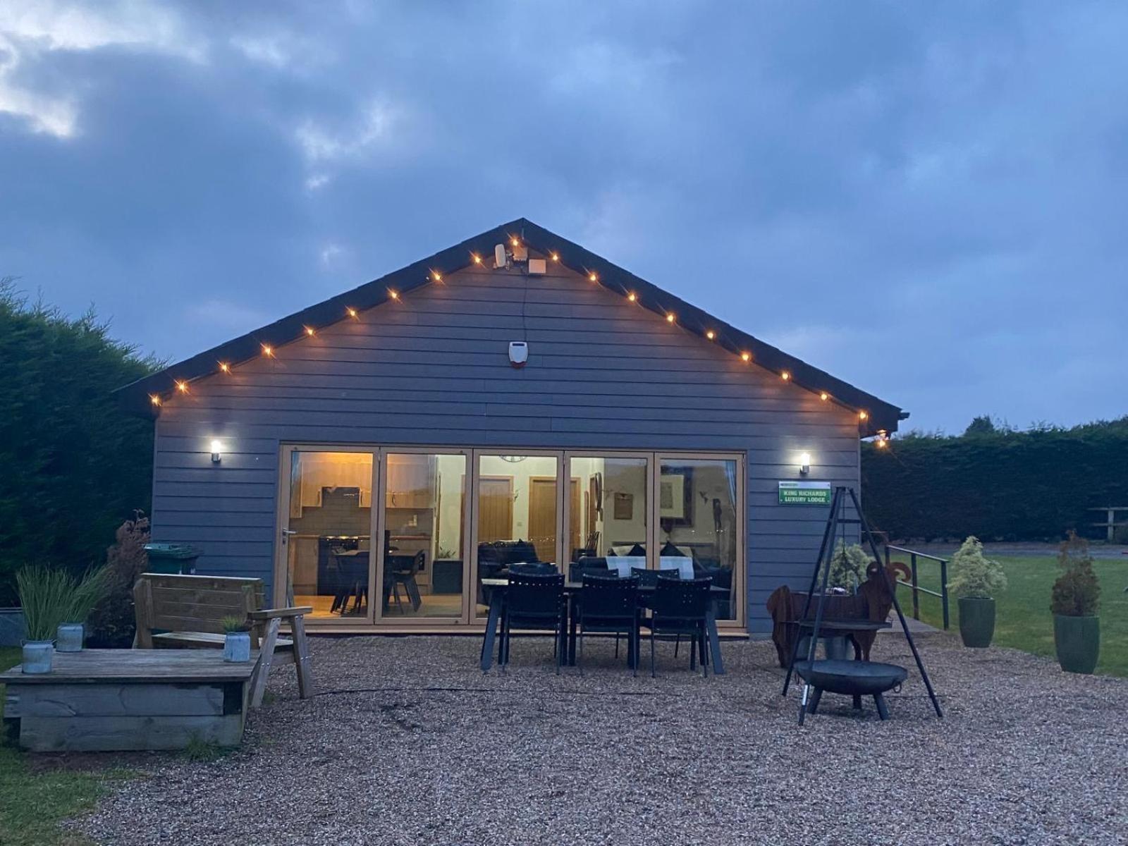 King Richard'S Luxury Lodge - Sleeps Up To 8 ,Dog Friendly ,Near Sherwood Forest At Fairview Farm In Nottingham Set In 88 Acres And Great For Groups,Family Gatherings,Corporate Events Luaran gambar