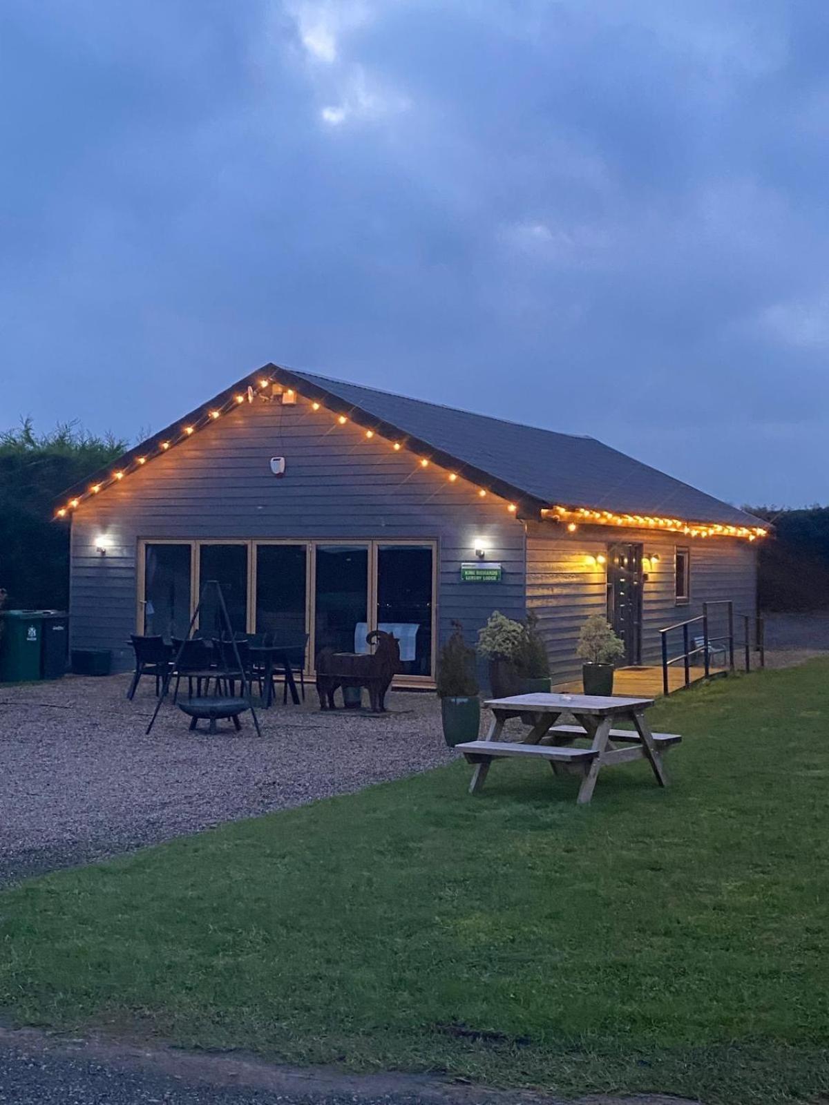 King Richard'S Luxury Lodge - Sleeps Up To 8 ,Dog Friendly ,Near Sherwood Forest At Fairview Farm In Nottingham Set In 88 Acres And Great For Groups,Family Gatherings,Corporate Events Luaran gambar